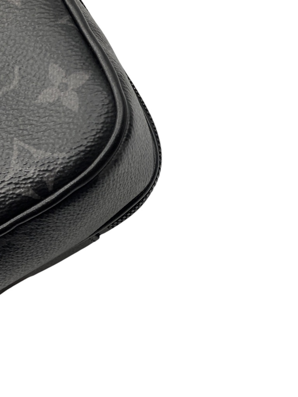 LOUIS VUITTON BLACK MONOGRAM CANVAS AND LEATHER ALPHA MESSENGER BAG - Picture 11 of 13